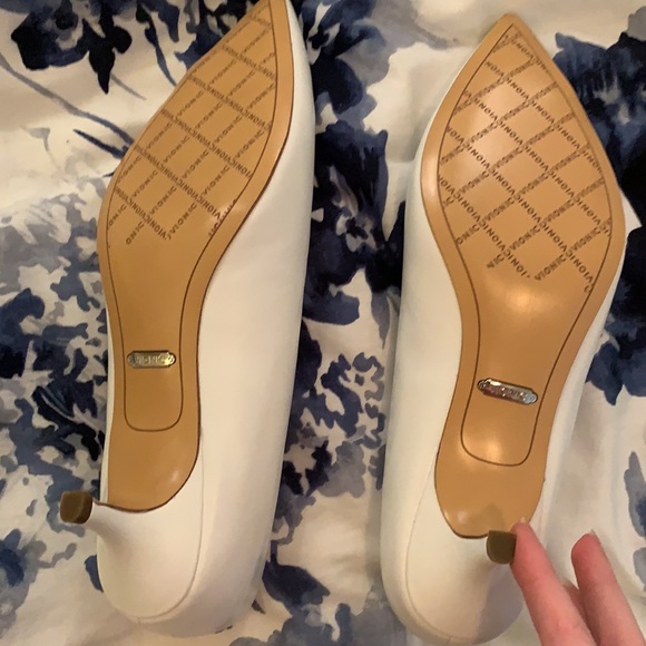 Vionic kitten heel Sylvie pump in white NWT - Picture 10 of 14